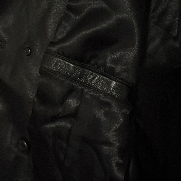 Brand: LOBI LOBI Shell: Genuine Leather Lining: 100% polyester Do not dry clean! - Picture 5 of 5